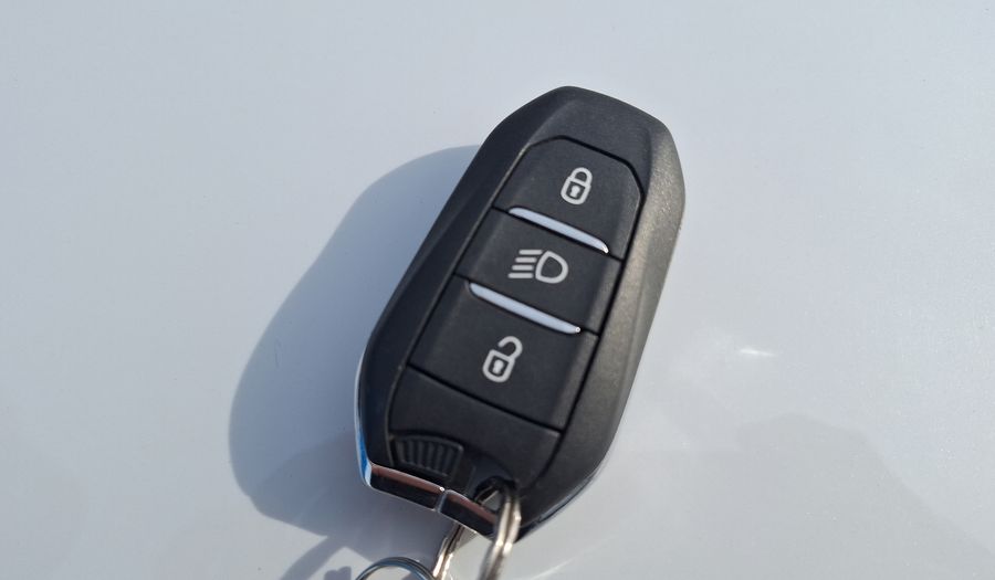 Peugeot 2008 1.2 PURETECH 130 AUTO ALLURE Suv 2024
