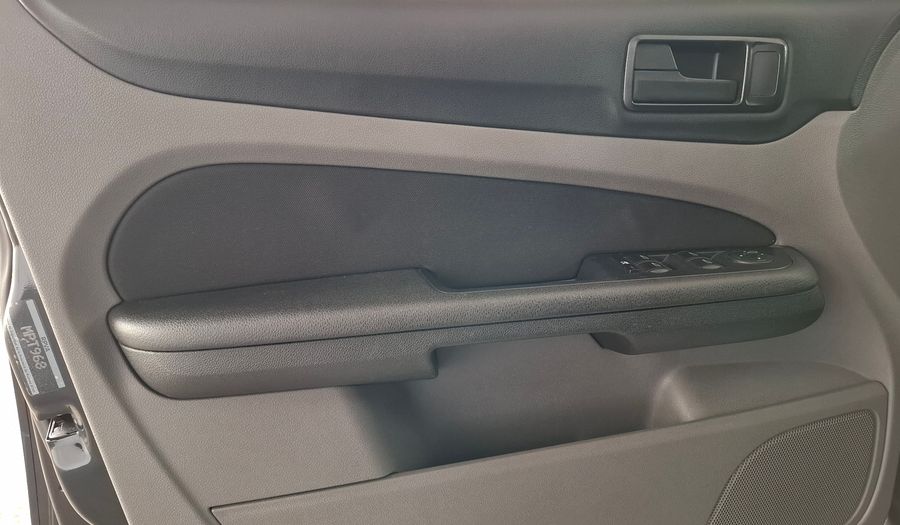 Ford Focus Ii 1.6 TREND Sedan 2013