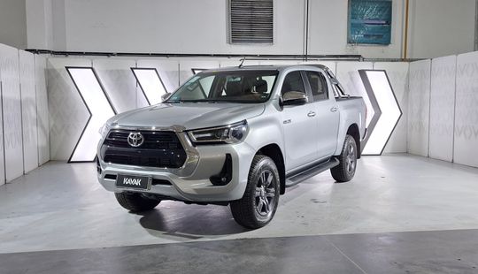 Toyota • Hilux