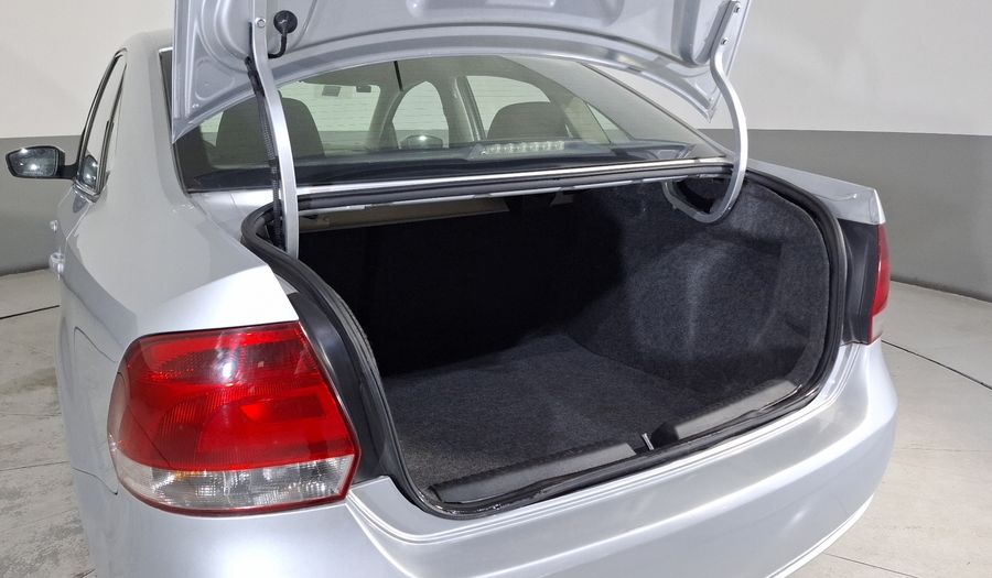 Volkswagen Vento 1.6 ACTIVE TIPTRONIC Sedan 2014
