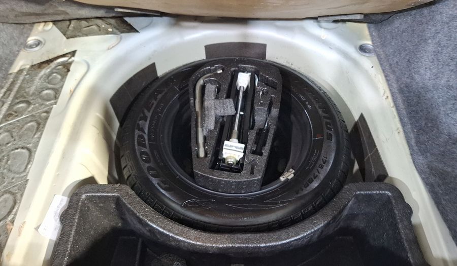 Volkswagen Vento 1.6 ACTIVE TIPTRONIC Sedan 2014