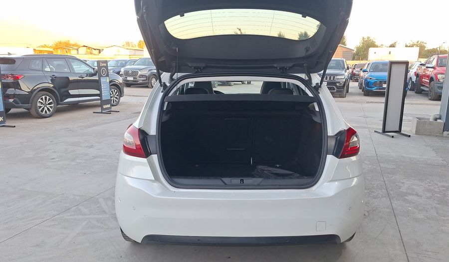 Peugeot 308 1.5 BLUEHDI AUTO 130 HP FELINE Hatchback 2019