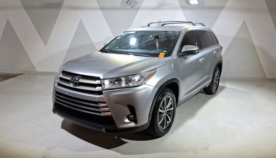 Toyota • Highlander
