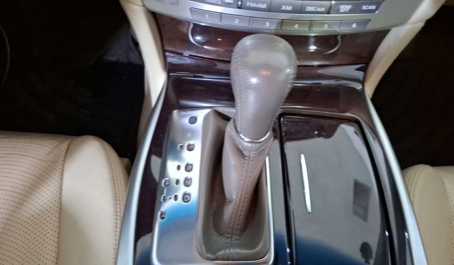 Infiniti M 3.7 PREMIUM AT Sedan 2013