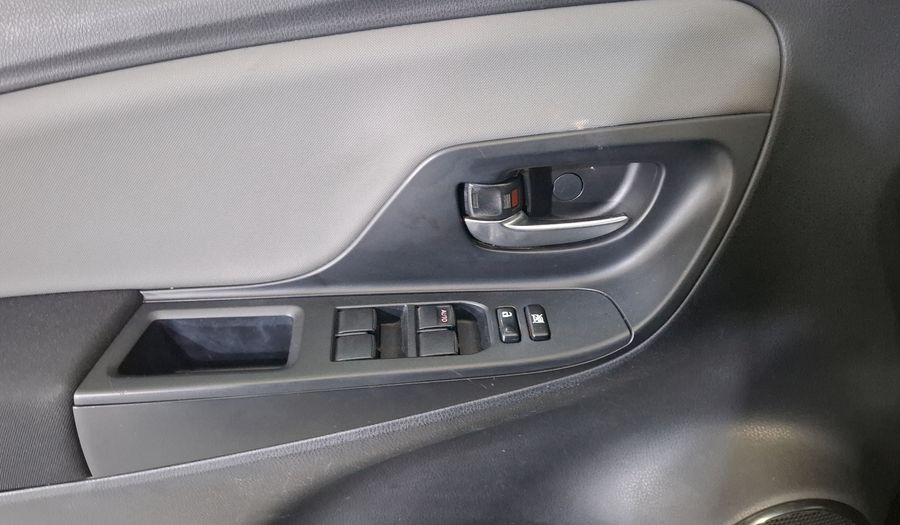 Toyota Yaris 1.5 PREMIUM AT 5PTAS Hatchback 2015