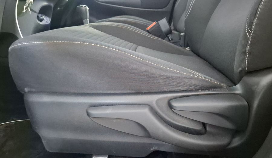 Toyota Yaris 1.5 PREMIUM AT 5PTAS Hatchback 2015