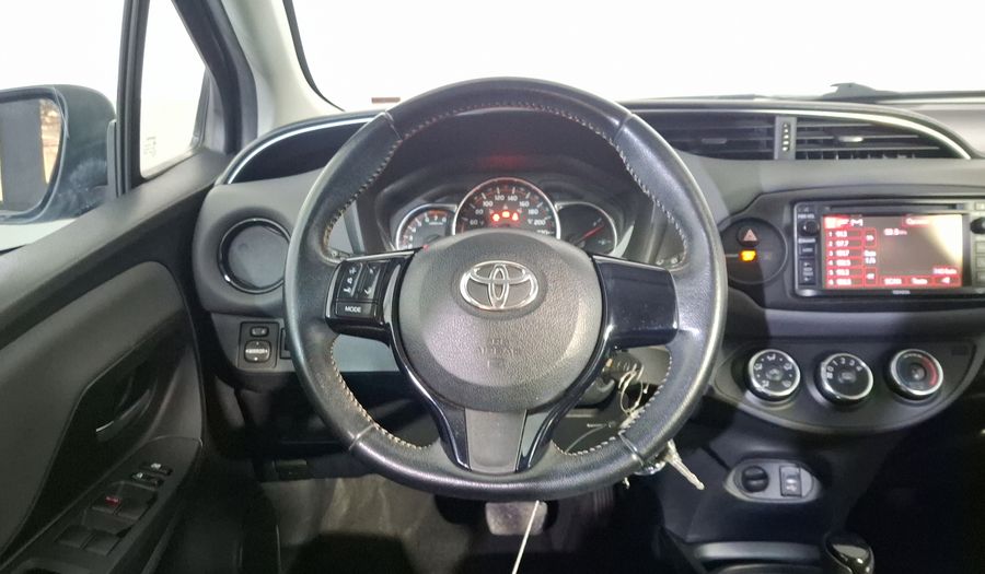 Toyota Yaris 1.5 PREMIUM AT 5PTAS Hatchback 2015