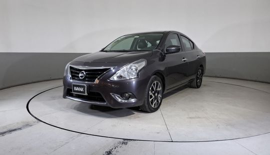 Nissan • Versa