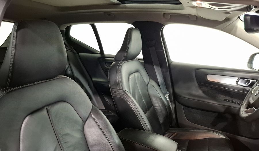 Volvo Xc40 2.0 T4 MOMENTUM AUTO Suv 2022