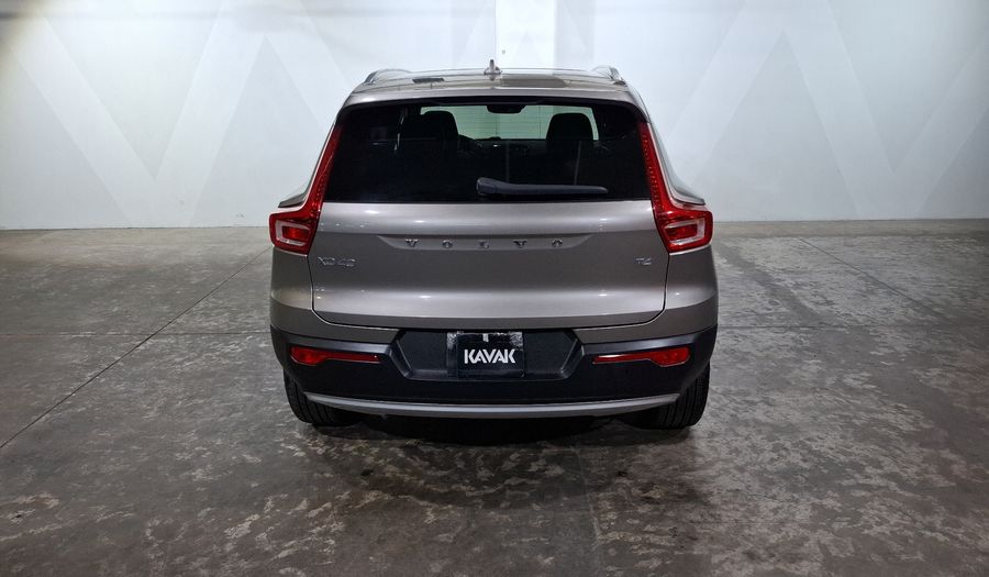 Volvo Xc40 2.0 T4 MOMENTUM AUTO Suv 2022