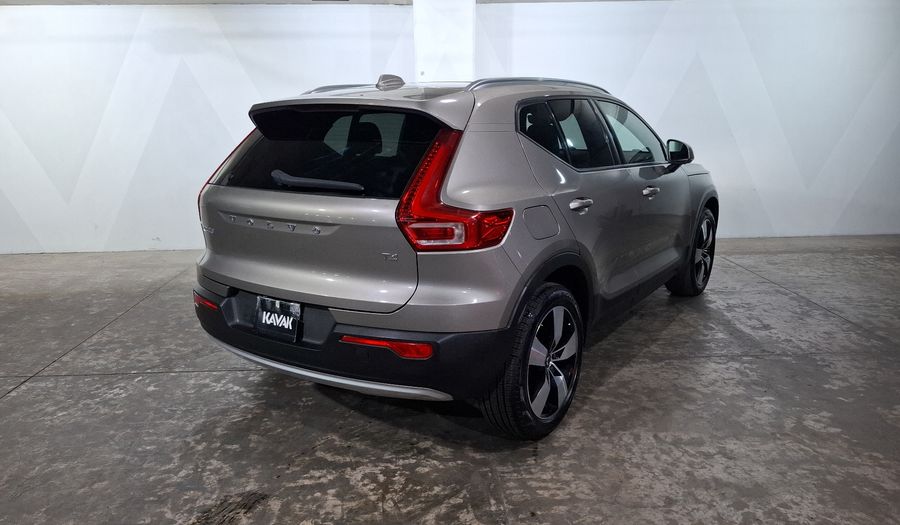Volvo Xc40 2.0 T4 MOMENTUM AUTO Suv 2022