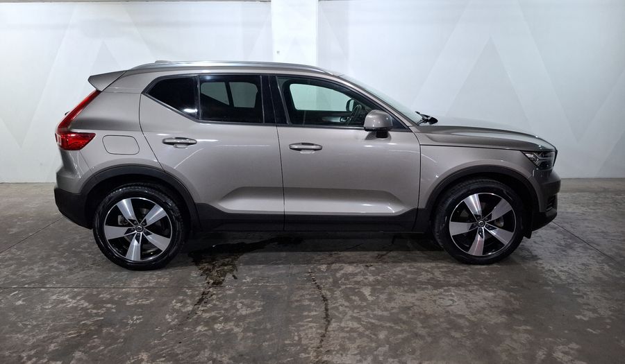 Volvo Xc40 2.0 T4 MOMENTUM AUTO Suv 2022