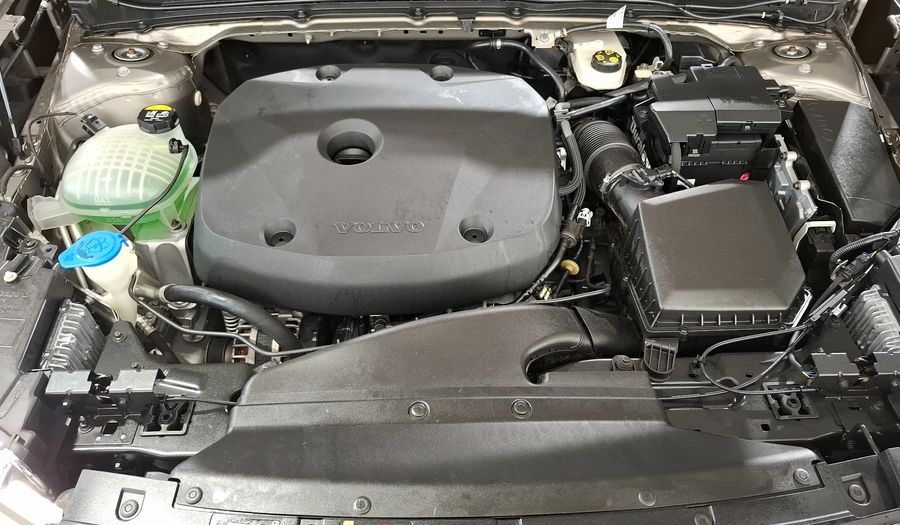 Volvo Xc40 2.0 T4 MOMENTUM AUTO Suv 2022