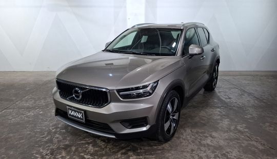 Volvo • XC40