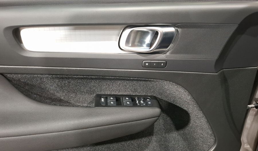 Volvo Xc40 2.0 T4 MOMENTUM AUTO Suv 2022