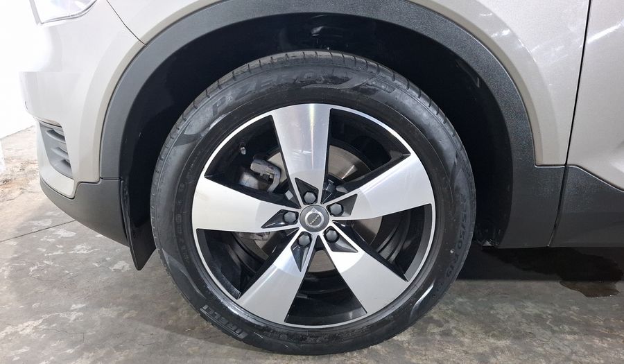 Volvo Xc40 2.0 T4 MOMENTUM AUTO Suv 2022