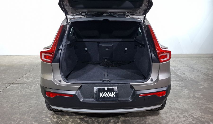 Volvo Xc40 2.0 T4 MOMENTUM AUTO Suv 2022