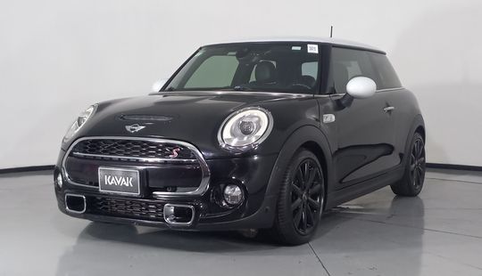2018 • 77,586 km • Automático