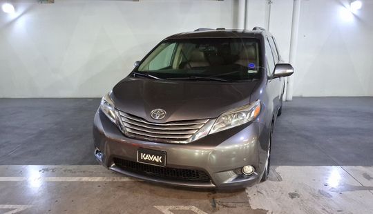 Toyota • Sienna