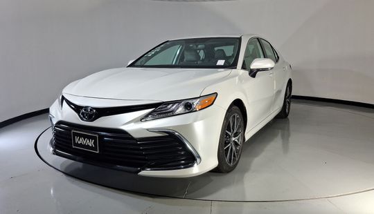 Toyota • Camry