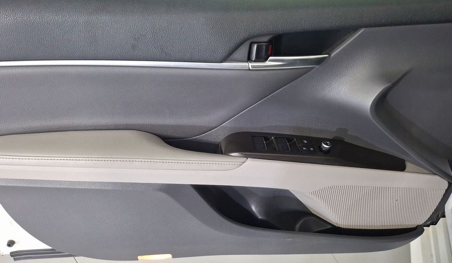 Toyota Camry 2.5 XLE AUTO Sedan 2021