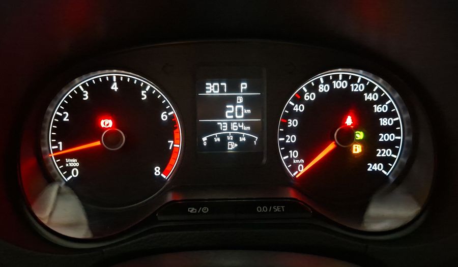 Volkswagen Polo 1.6 AUTO HIGHLINE Hatchback 2017