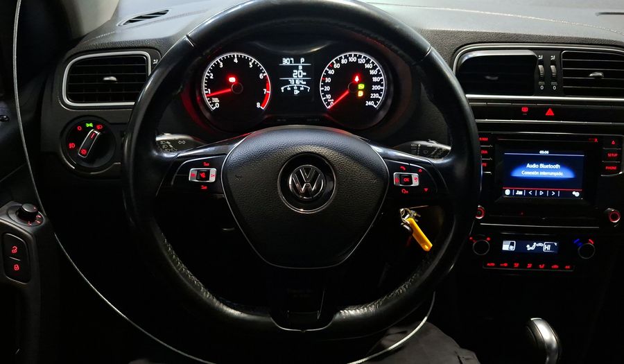 Volkswagen Polo 1.6 AUTO HIGHLINE Hatchback 2017