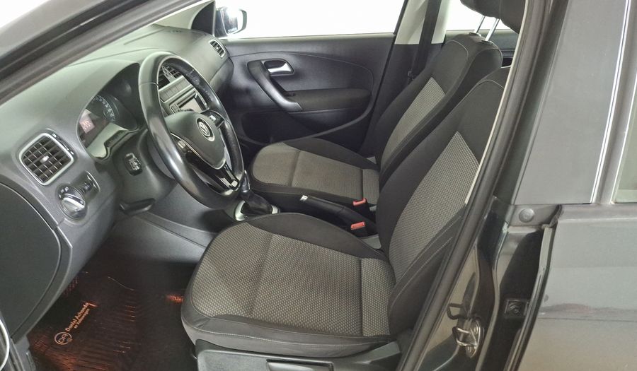Volkswagen Polo 1.6 AUTO HIGHLINE Hatchback 2017