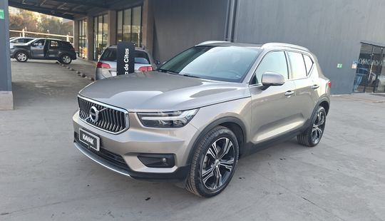 Volvo • XC40