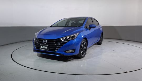 Nissan • Versa