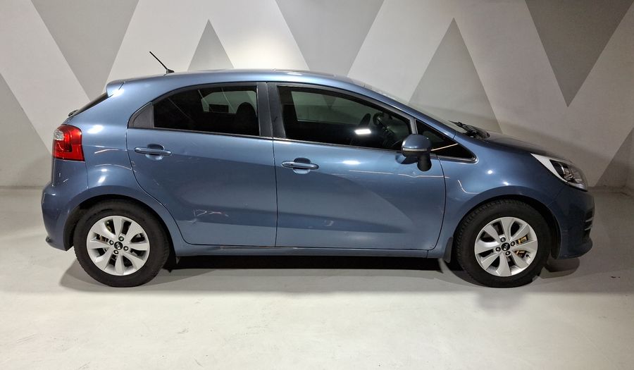 Kia Rio 1.6 EX MT Hatchback 2017