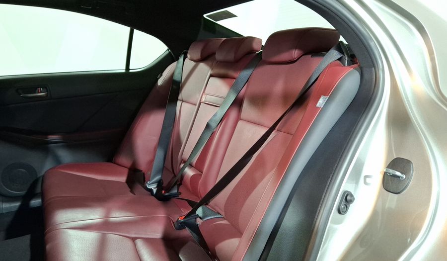 Lexus Is 2.0 300 AUTO Sedan 2024