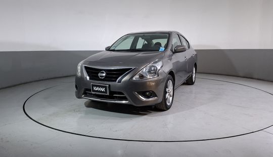 Nissan • Versa