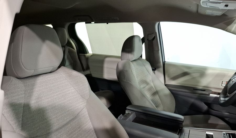 Toyota Sienna 2.5 HEV XLE AUTO Minivan 2022