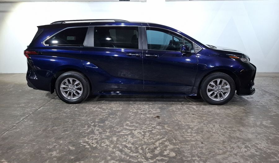 Toyota Sienna 2.5 HEV XLE AUTO Minivan 2022