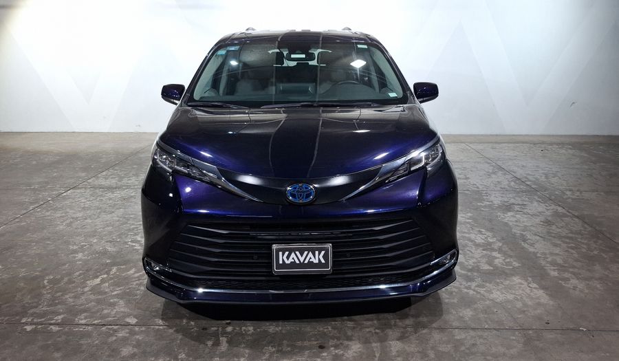Toyota Sienna 2.5 HEV XLE AUTO Minivan 2022