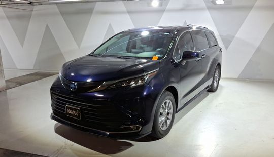 Toyota • Sienna