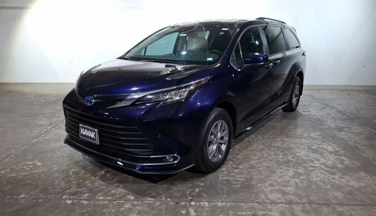 Toyota • Sienna