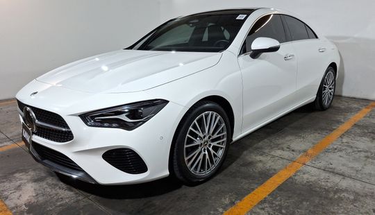 Mercedes Benz • Clase CLA