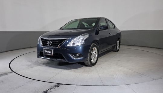Nissan • Versa