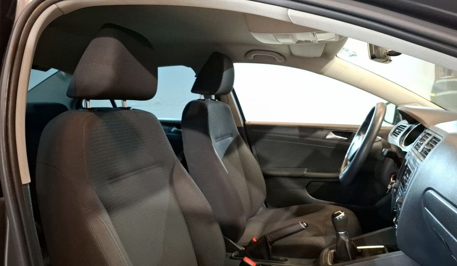 Volkswagen Jetta 2.0 MT Sedan 2018