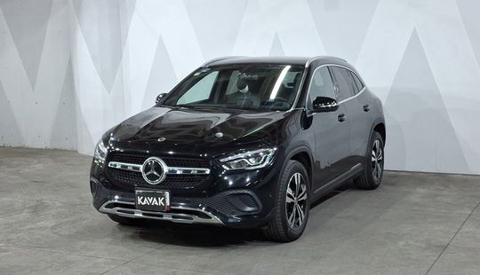 Mercedes Benz • Clase GLA