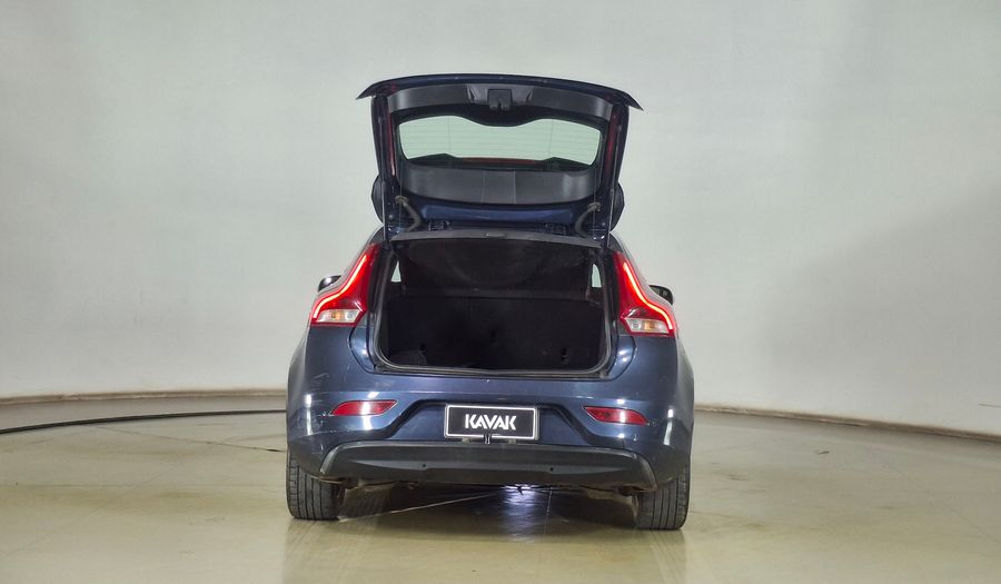 Volvo V40 1.6 D2 COMFORT Hatchback 2015