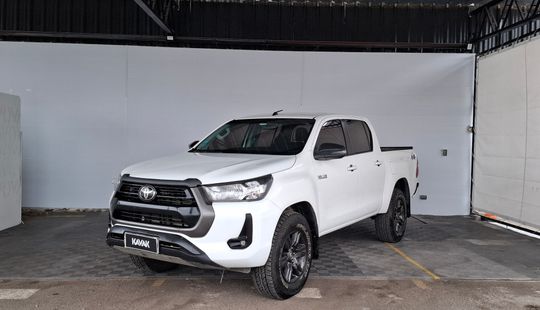 Toyota • Hilux