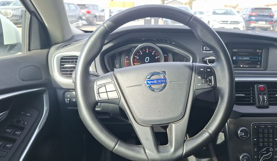 Volvo V40 2.0 T4 Hatchback 2016