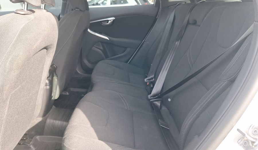 Volvo V40 2.0 T4 Hatchback 2016