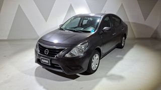Nissan • Versa