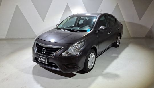 Nissan • Versa
