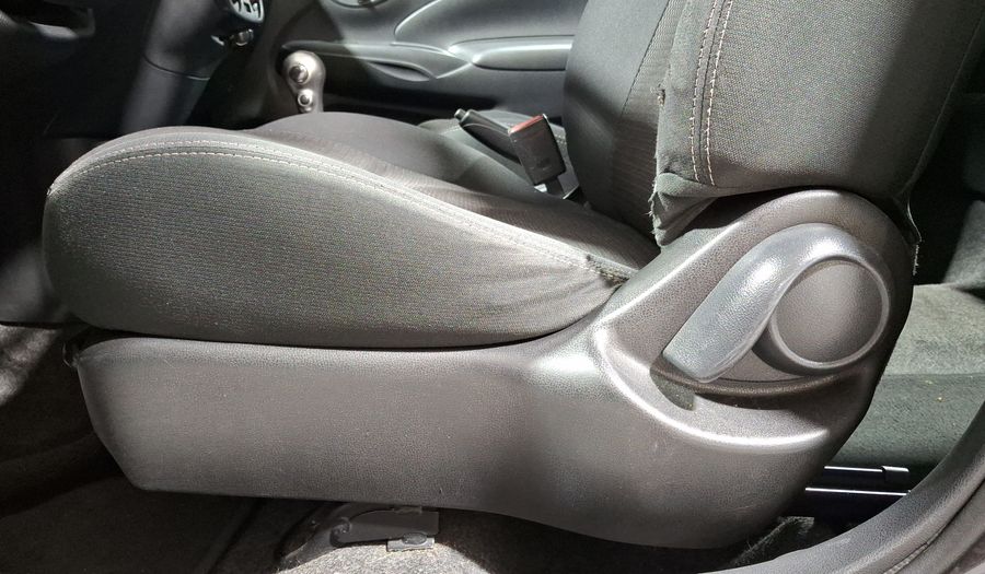 Nissan Versa 1.6 SENSE TA AC Sedan 2016