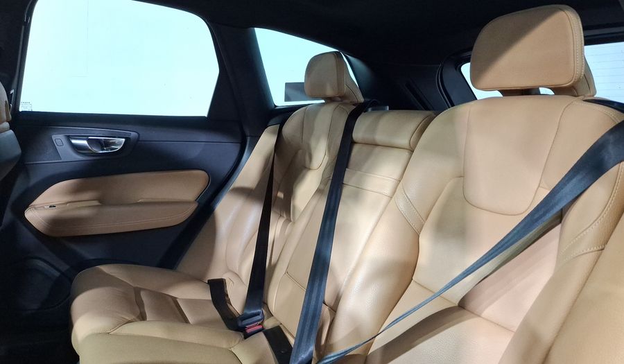 Volvo Xc60 2.0 T5 MOMENTUM AUTO 4WD Suv 2020